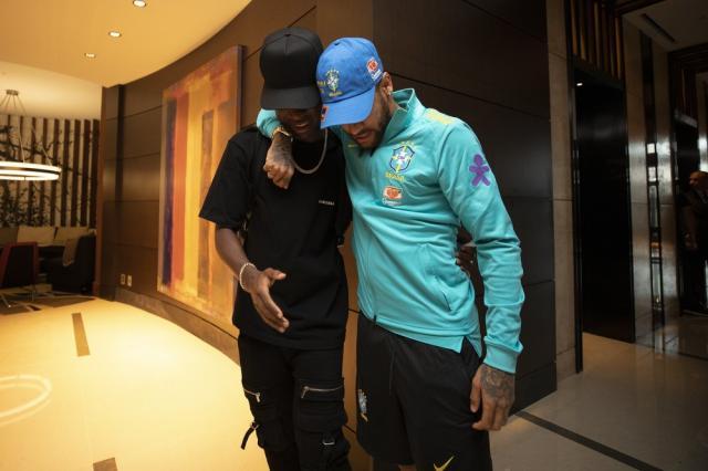 华体会体育下载-帮皇马拿欧冠后 维尼修斯准备在巴西队接内马尔班