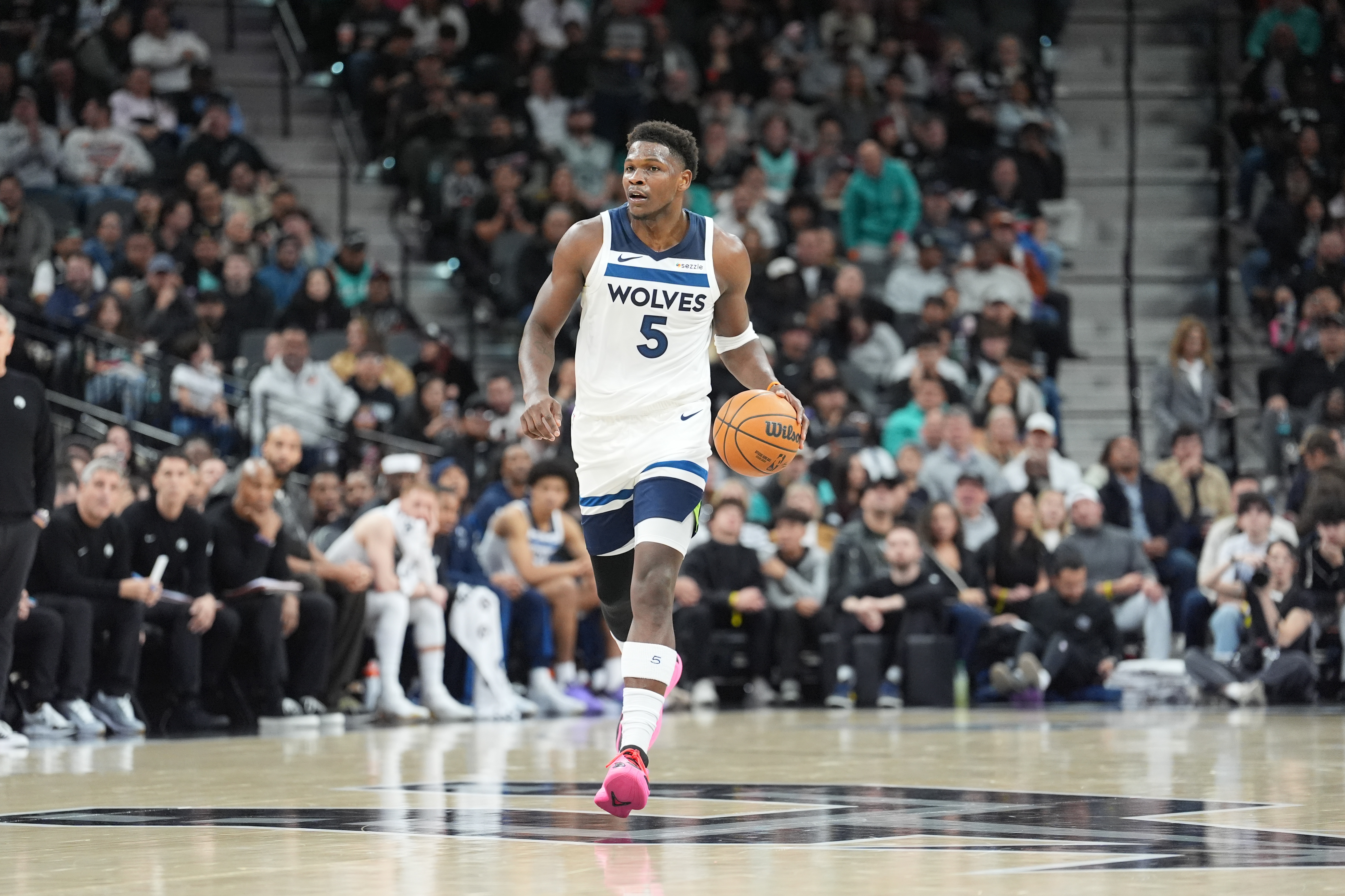 华体会体育下载-爱德华兹谈枪击事件：我很爱明尼苏达 我和家人会为每个人祈祷