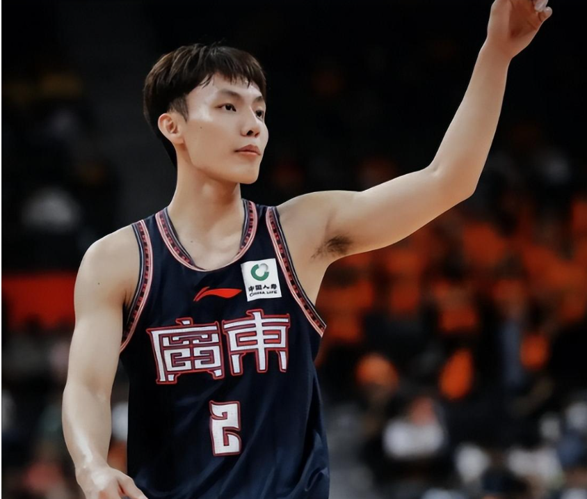 华体会官方-11投全中！15岁2.07米新星来袭，朱芳雨盯了三年的孩子，正在长大